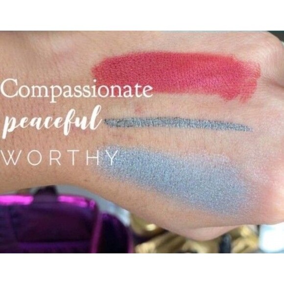 Younique Defend Innocence Gift Set Eyeliner, Pressed Shadow & Lip Powder New - Picture 5 of 5